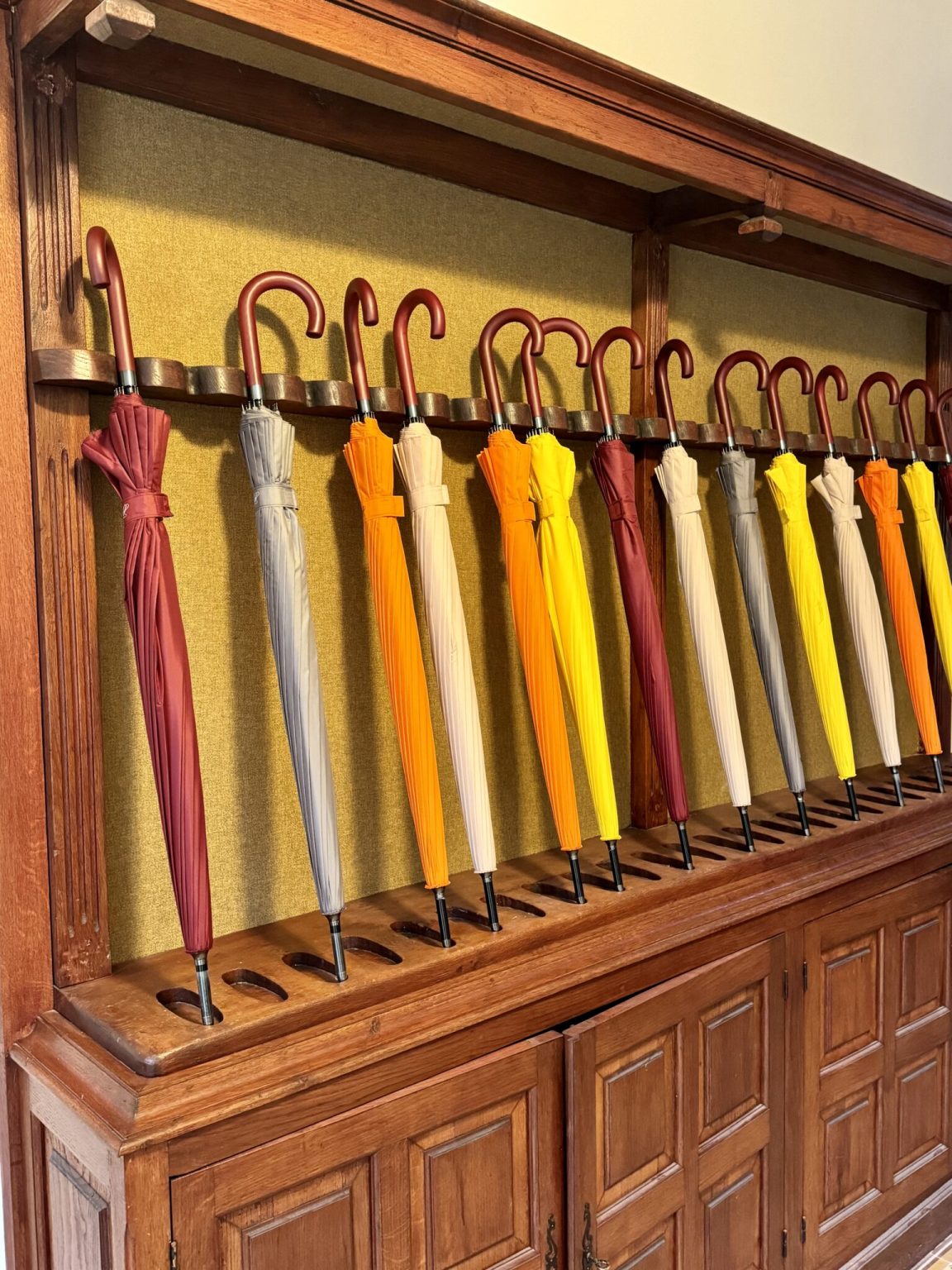 Bar a bottes et parapluie